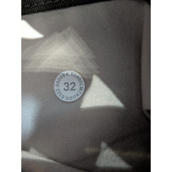 Lululemon Commission Classic Fit Short 7" in Oxford Carob Brown / White Sz 32 - Picture 9 of 14